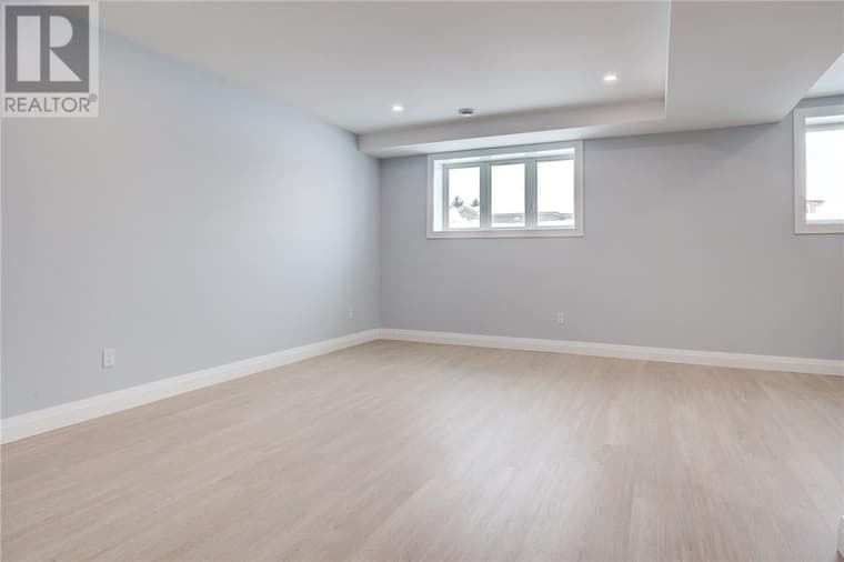 221 Racicot Drive — Lower unit