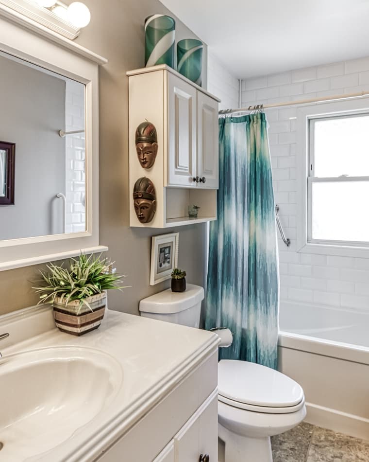 171 Second Ave — Upper unit