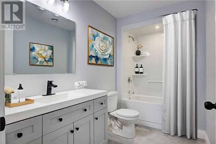 221 Racicot Drive — Lower unit