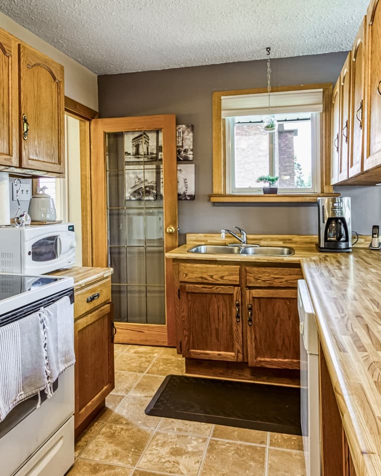 171 Second Ave — Upper unit